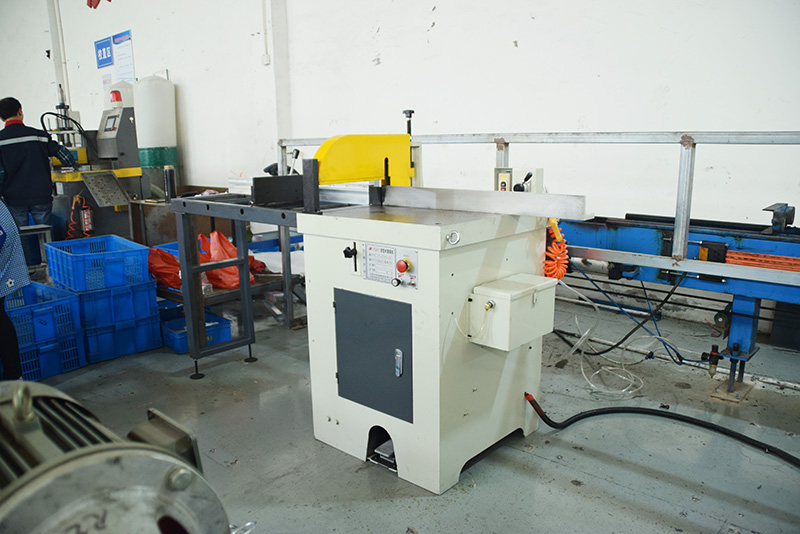 Automatic fine saw